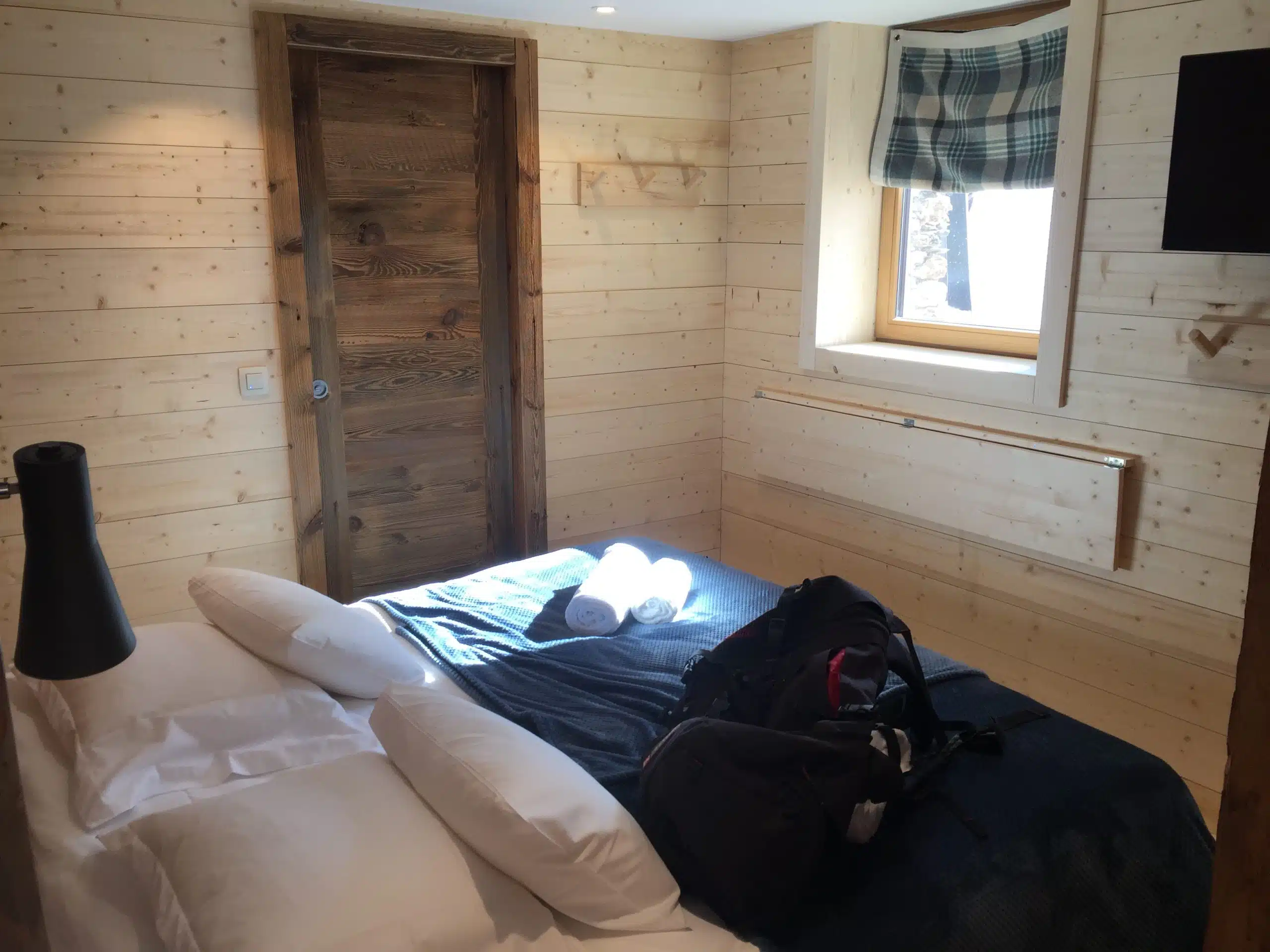 Petite chambre cocooning tout en bois