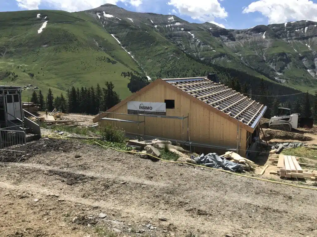chalet en construction avec une superbe vue